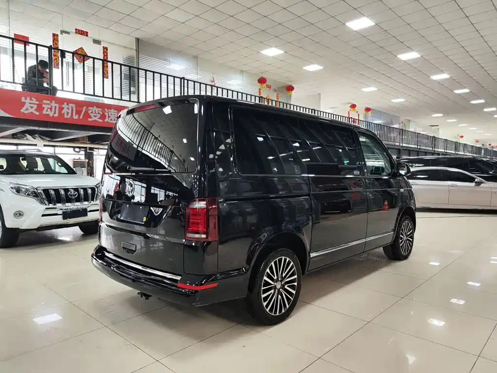 Volkswagen Multivan 2018 — фото 30