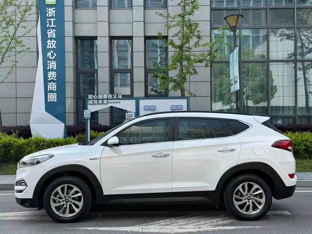 Hyundai Tucson 2017 — фото 10