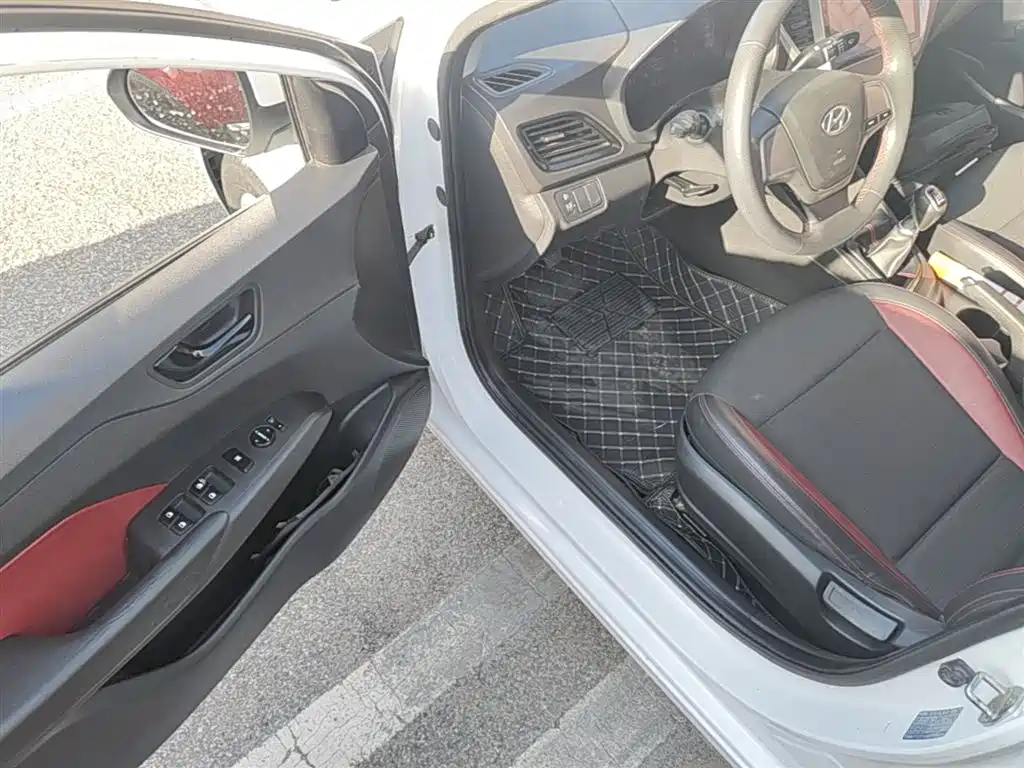 Hyundai Verna 2018 — фото 16