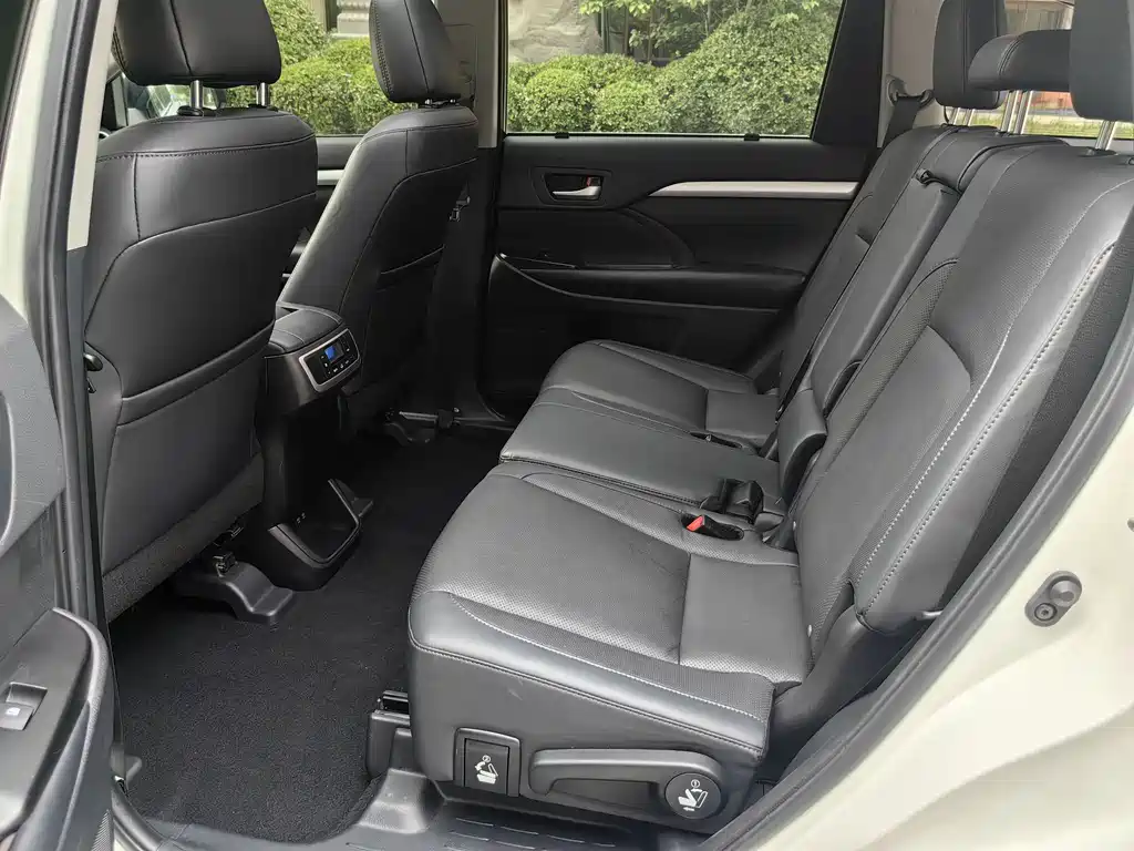 Toyota Highlander 2020 — фото 17