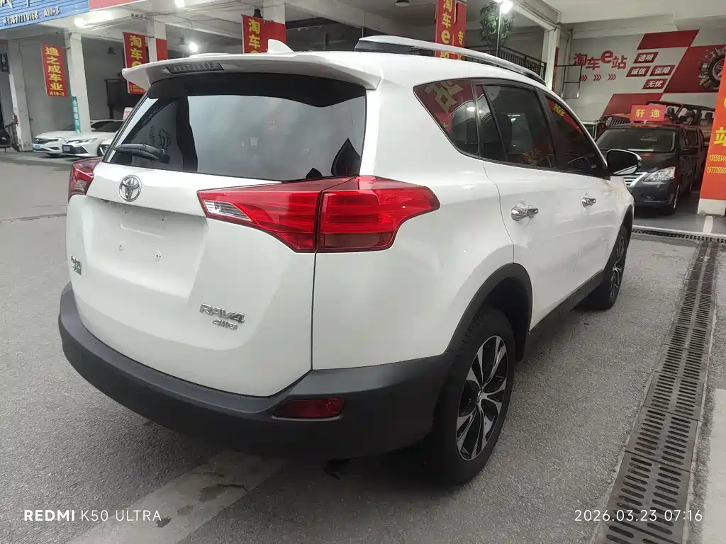 Toyota RAV4 2015 — фото 6