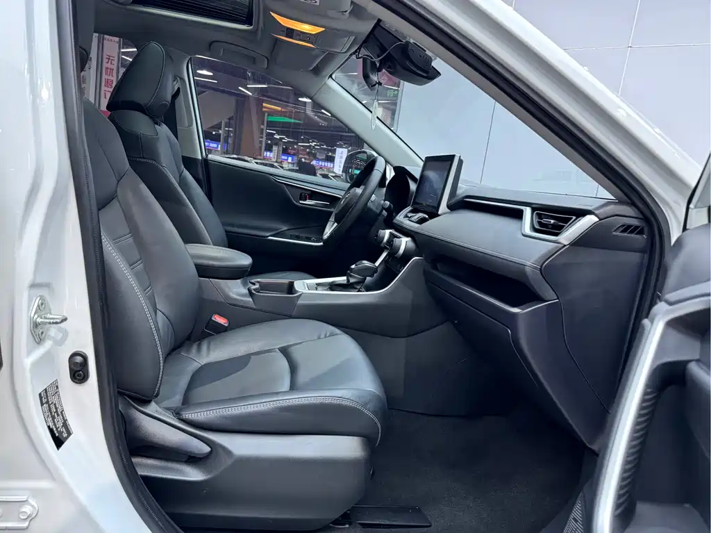 Toyota RAV4 2022 — фото 16