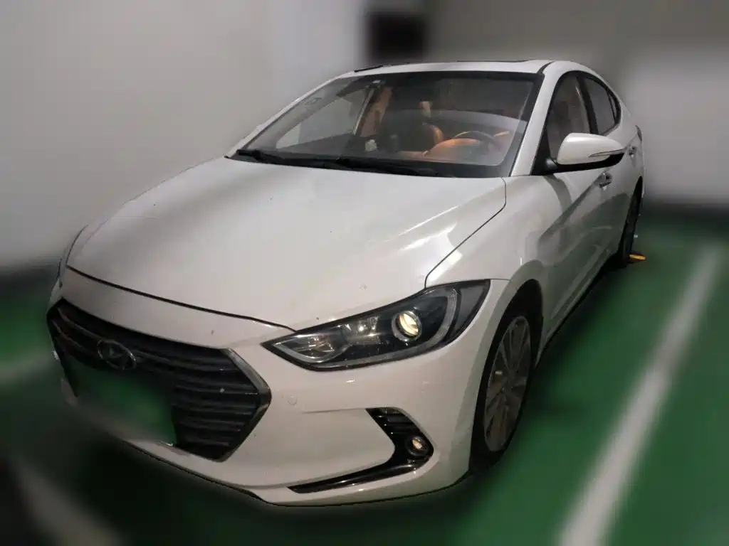 Hyundai Elantra 2018 — фото 1