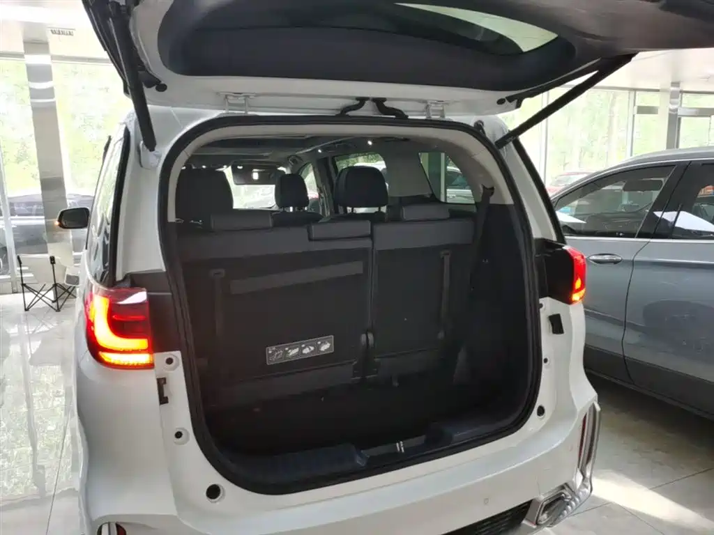 GAC Motor Trumpchi M8 2022 — фото 19