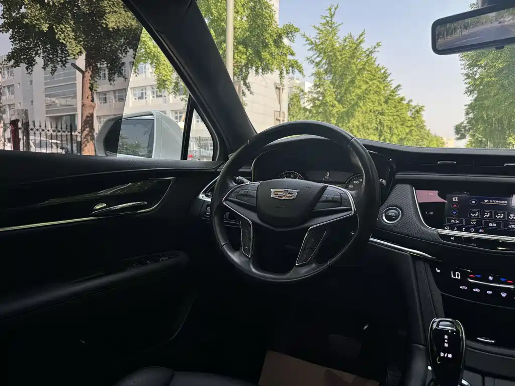 Cadillac XT5 2022 — фото 10
