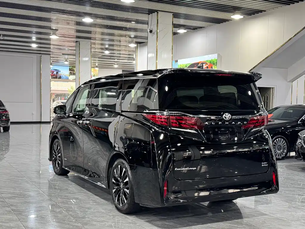 Toyota Alphard 2024 — фото 17