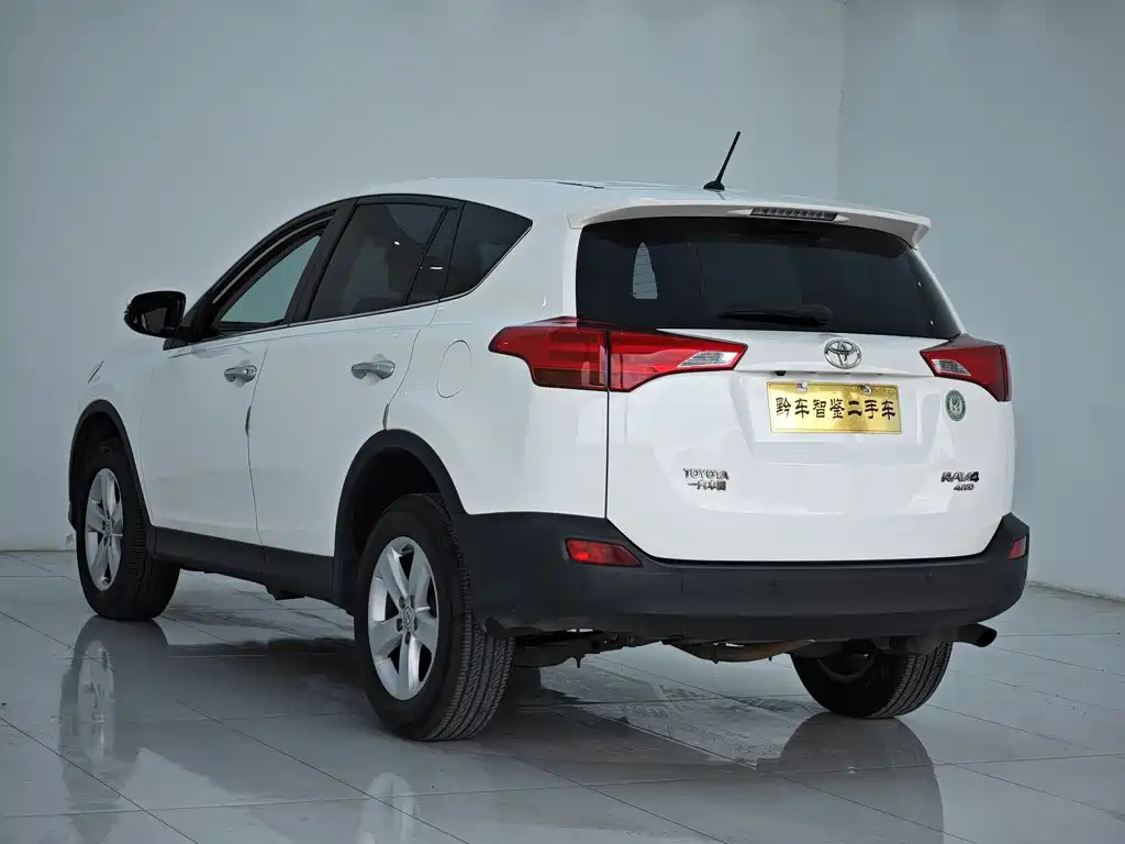 Toyota RAV4 2014 — фото 4