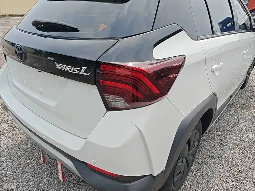 Toyota Yaris L 2022 — фото 8