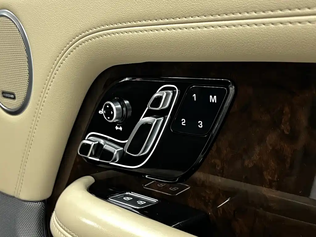 Land Rover Range Rover 2021 — фото 13