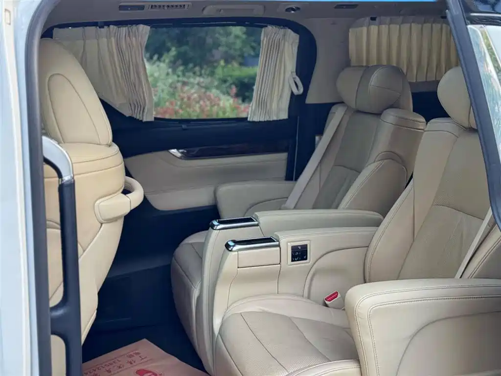 Toyota Alphard 2020 — фото 8