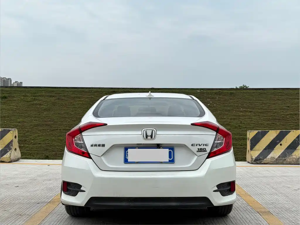 Honda Civic 2017 — фото 18