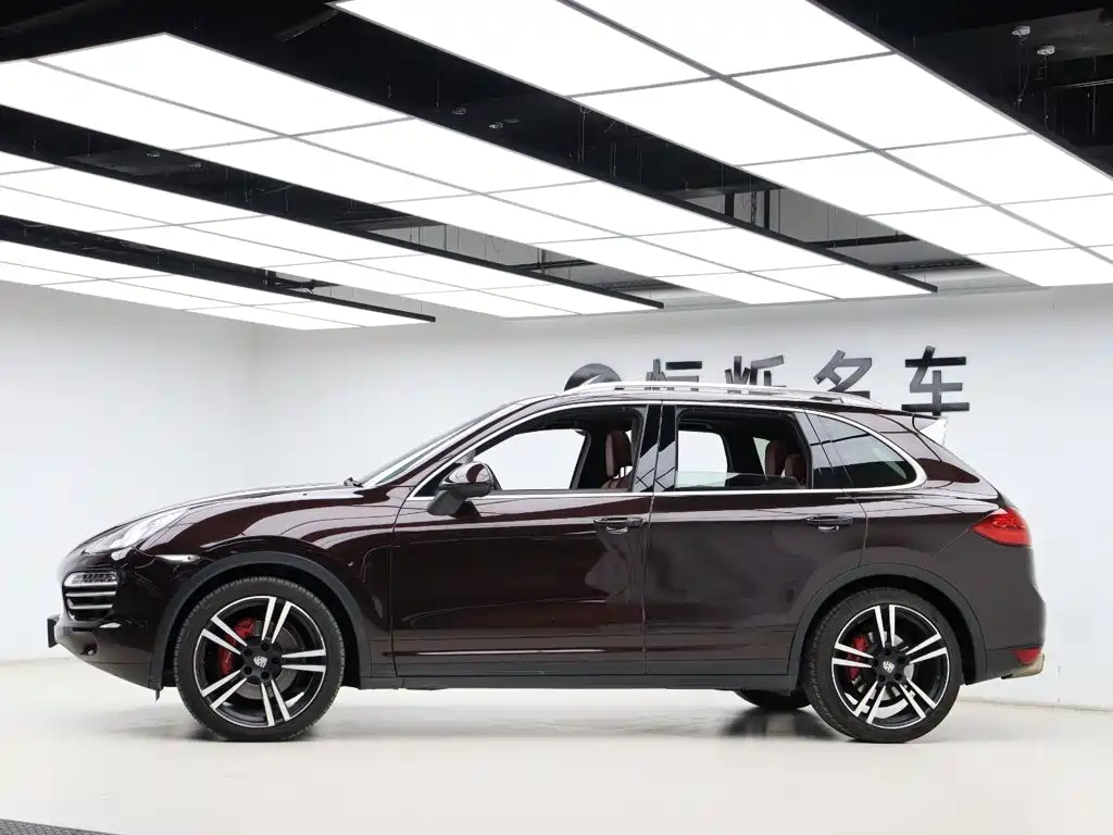 Porsche Cayenne 2016 — фото 36