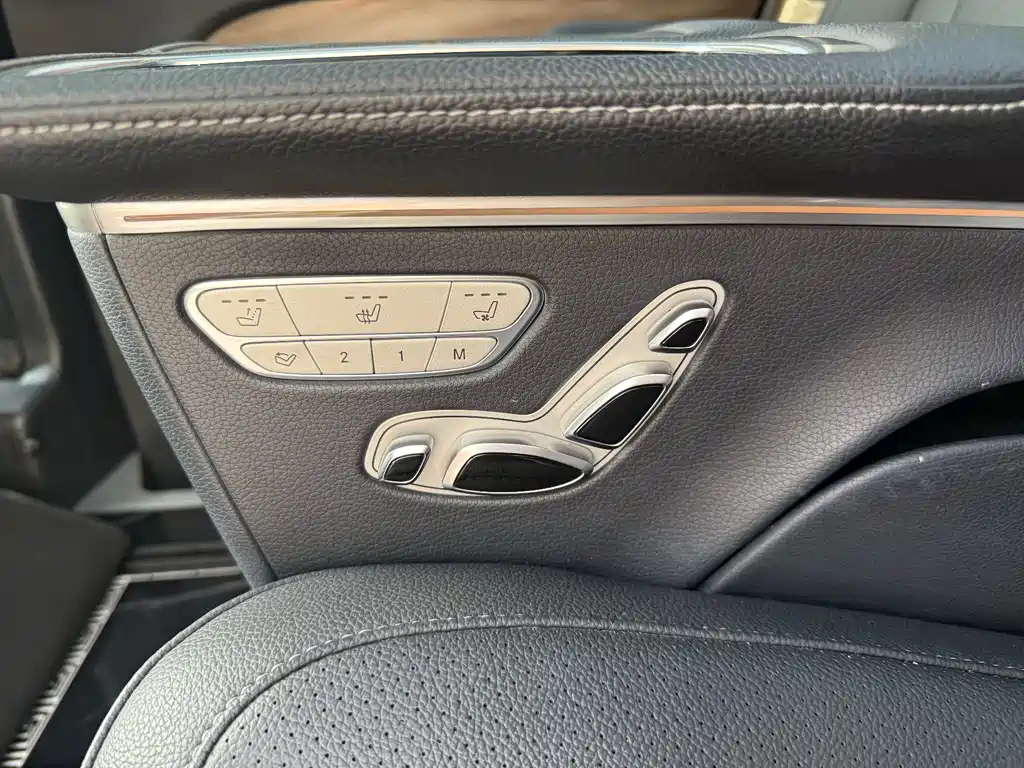 Mercedes-Benz V-Class 2022 — фото 10