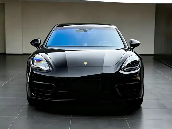 Porsche Panamera 2023