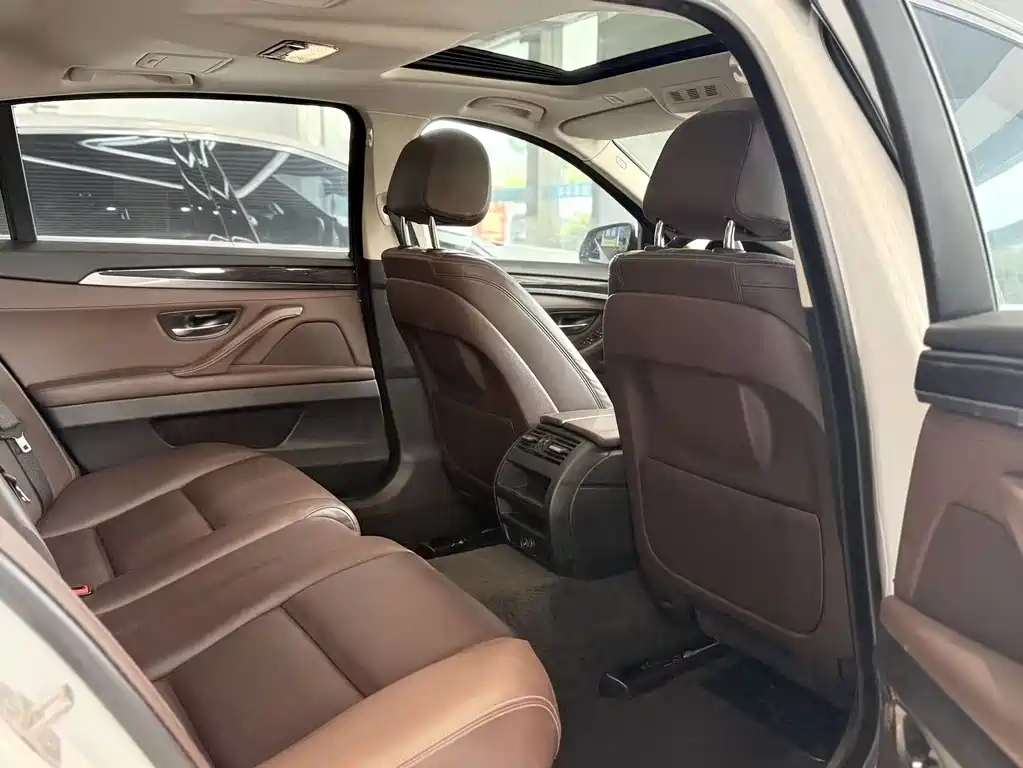 BMW 5 Series 2015 — фото 8