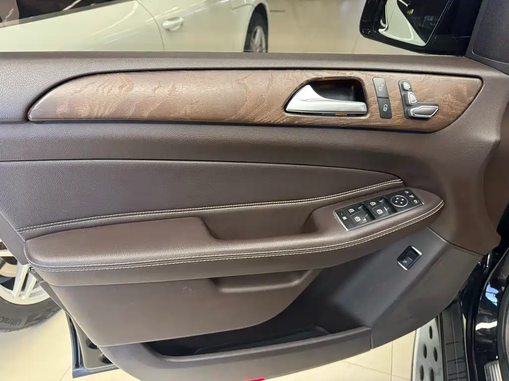 Mercedes-Benz GLE 2017 — фото 18