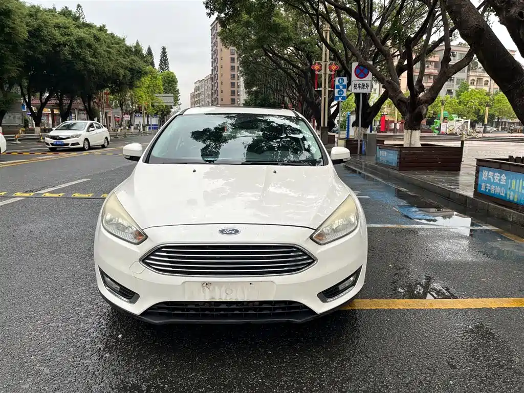 Ford Focus 2015 — фото 10