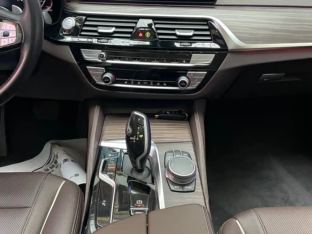 BMW 5 Series 2021 — фото 14