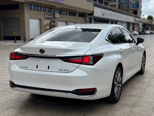 Lexus ES 2019
