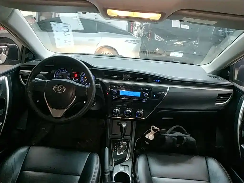 Toyota Corolla 2015 — фото 10