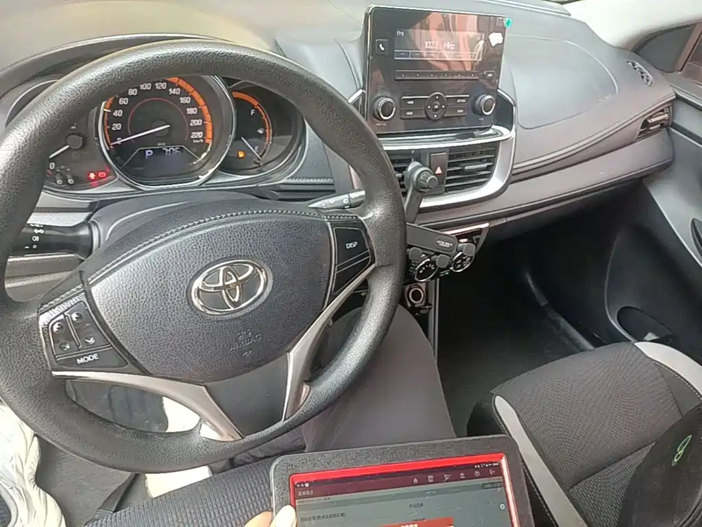 Toyota Yaris L 2022 — фото 10