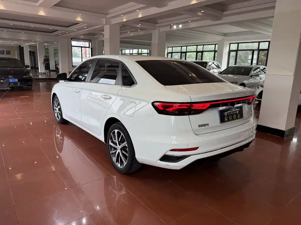 Geely Emgrand 2022 — фото 17
