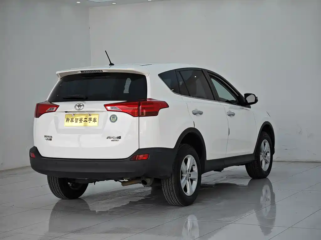 Toyota RAV4 2014 — фото 6