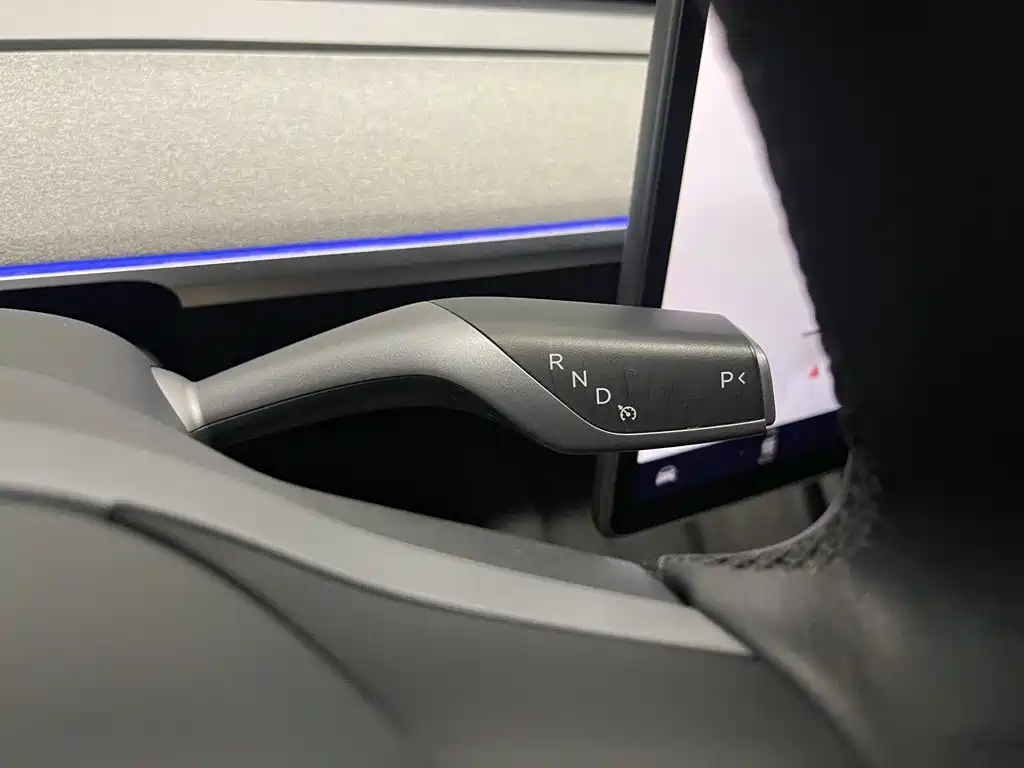 Tesla Model Y 2024 — фото 19