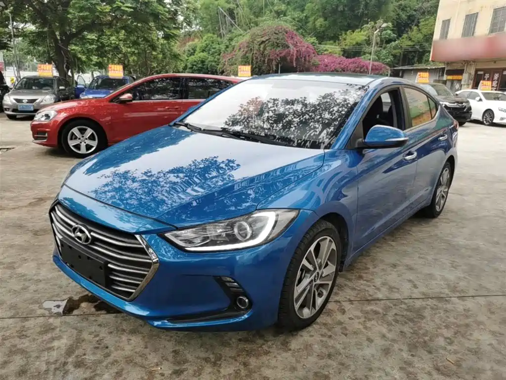 Hyundai Elantra 2019 — фото 1