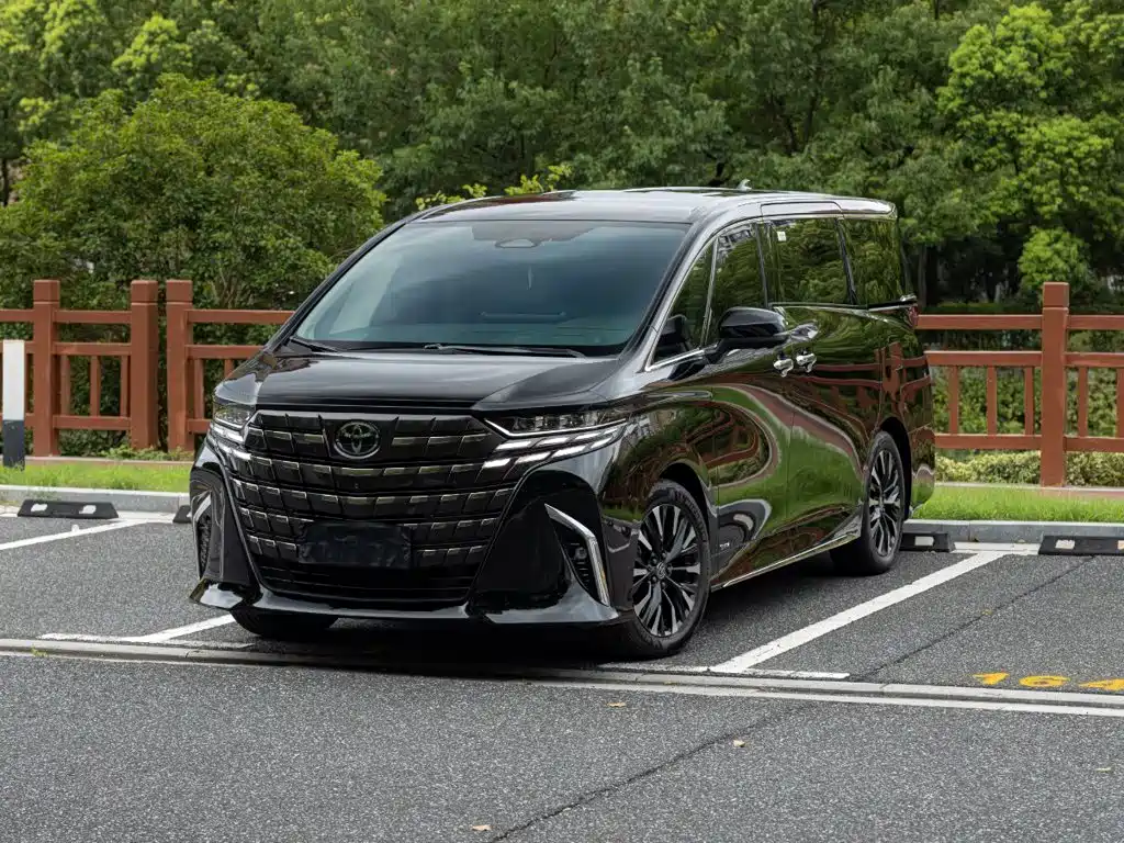 Toyota Alphard 2024 — фото 1