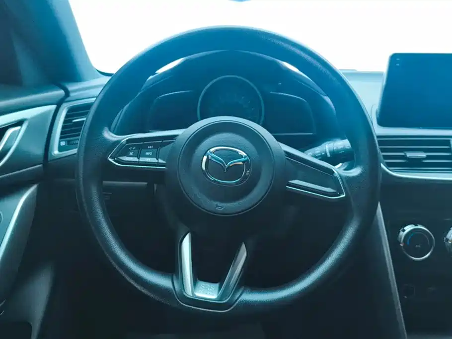 Mazda CX-4 2018 — фото 15