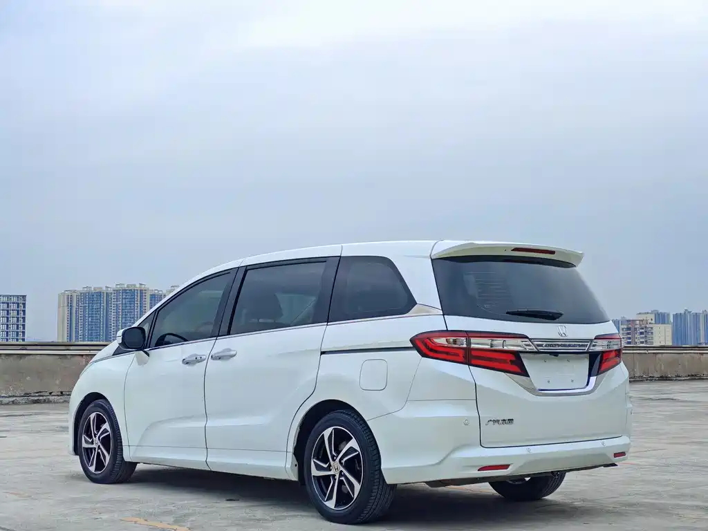 Honda Odyssey 2017 — фото 5