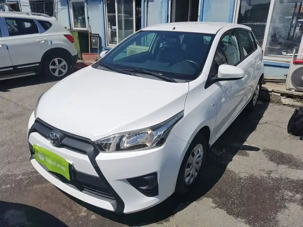 Toyota Yaris L 2015 — фото 2
