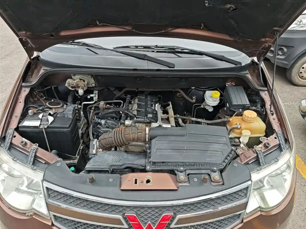 Wuling Hongguang 2015 — фото 19