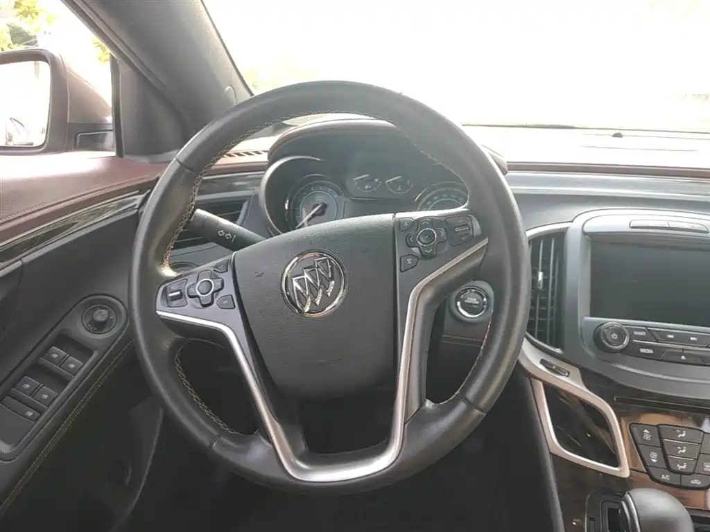Buick LaCrosse 2015 — фото 11