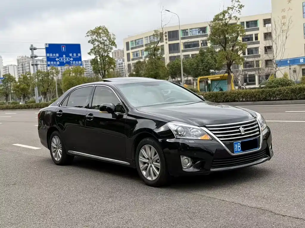 Toyota Crown 2014 — фото 3