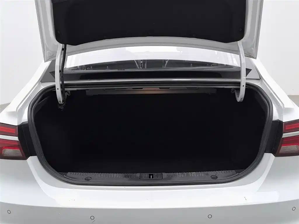 Roewe i6 Classic 2020 — фото 16