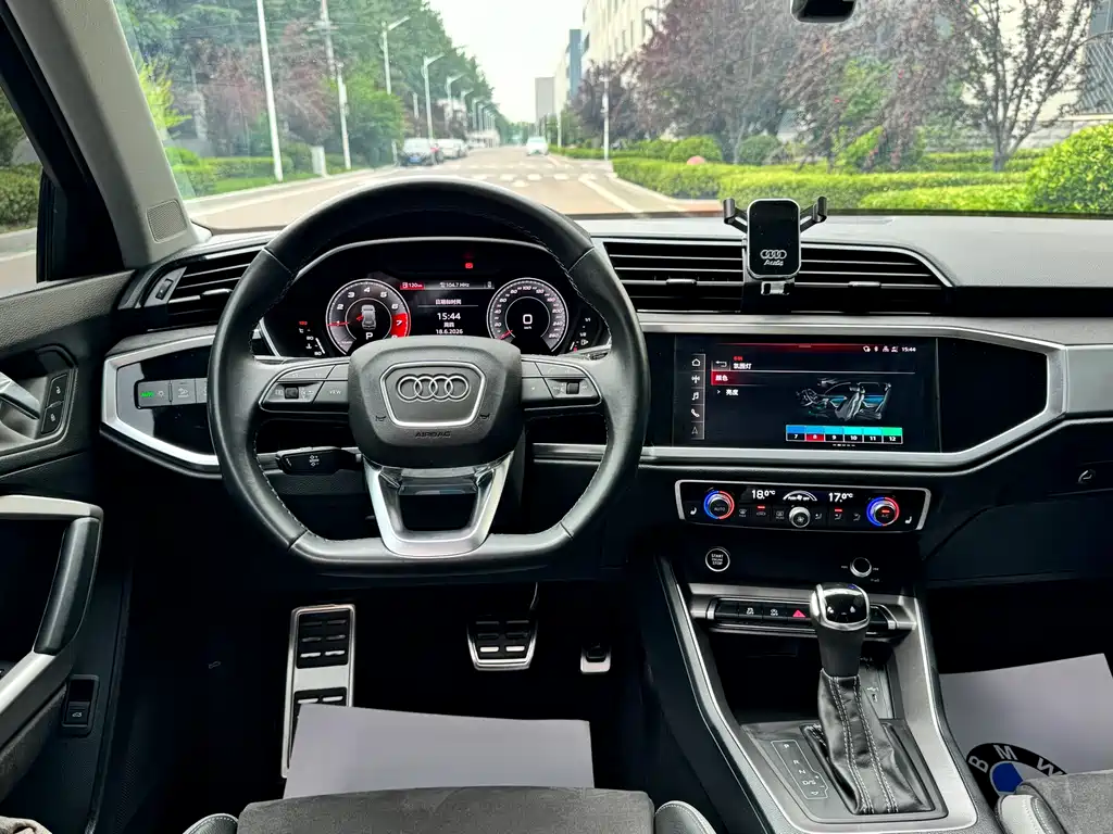 Audi Q3 2023 — фото 16