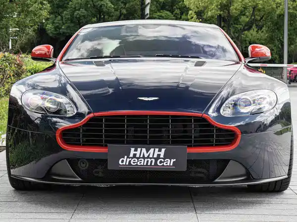 Aston Martin V8 Vantage 2017