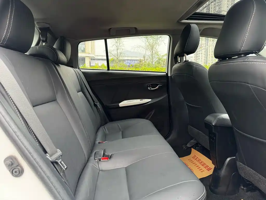 Toyota Yaris L 2015 — фото 11