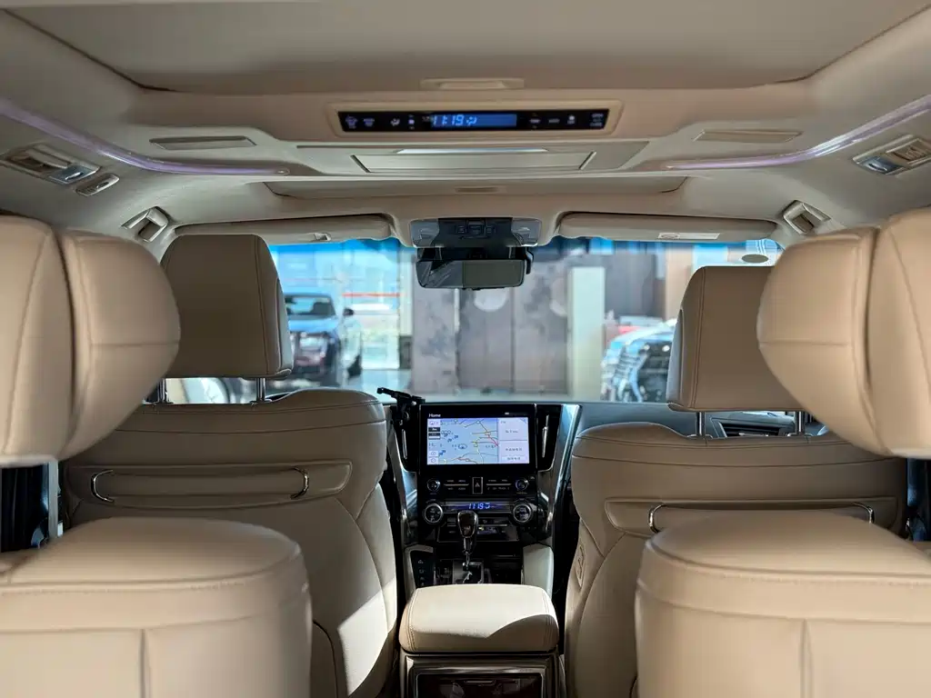 Toyota Alphard 2023 — фото 20