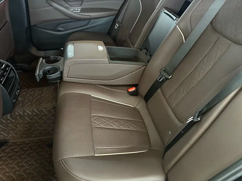 BMW 5 Series 2022 — фото 14
