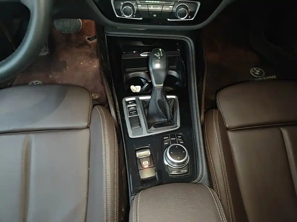 BMW 1 Series 2019 — фото 14