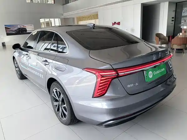 Hongqi H5 PHEV 2025