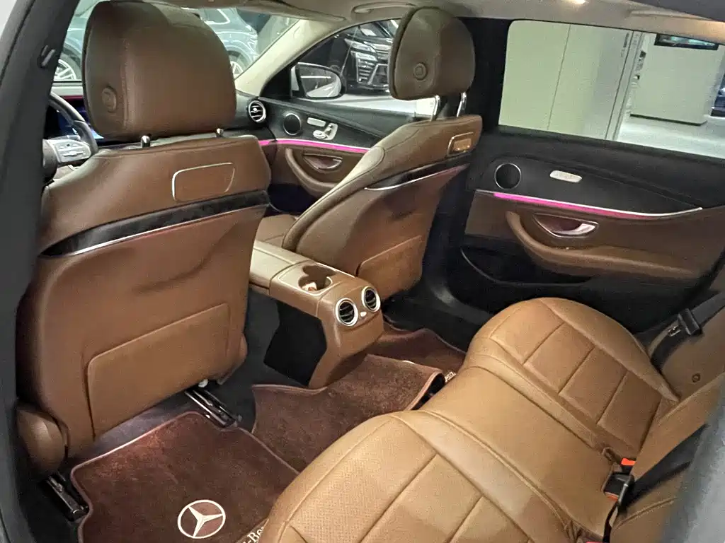 Mercedes-Benz E-Class 2019 — фото 18