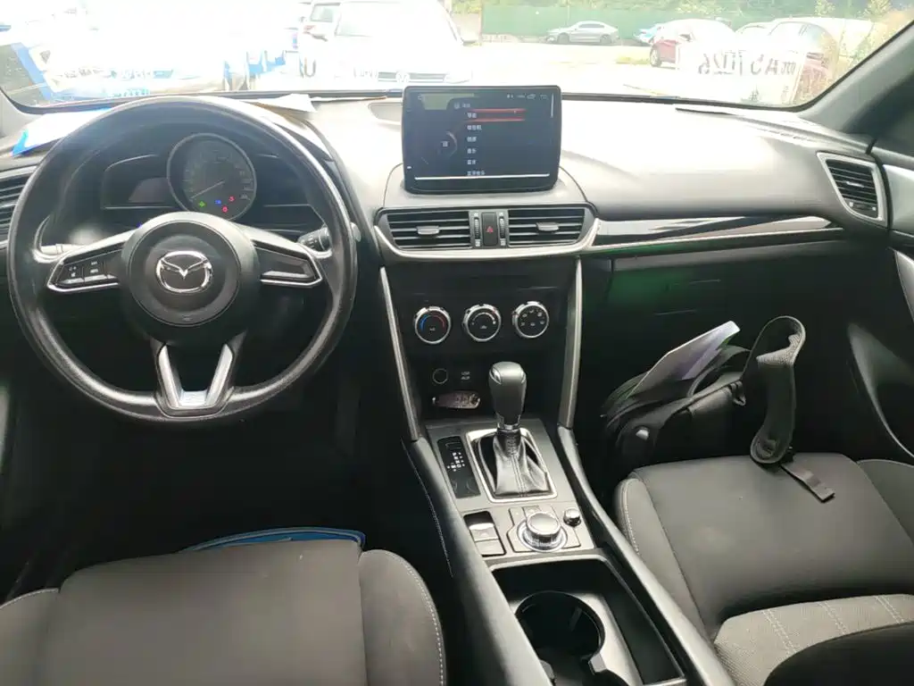 Mazda CX-4 2018 — фото 10