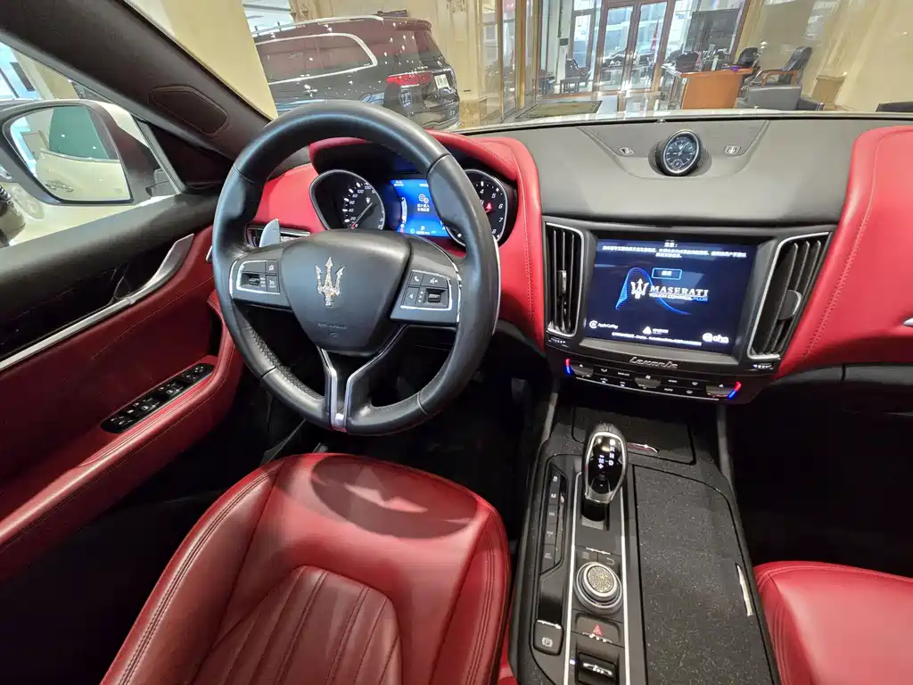 Maserati Levante 2018 — фото 17