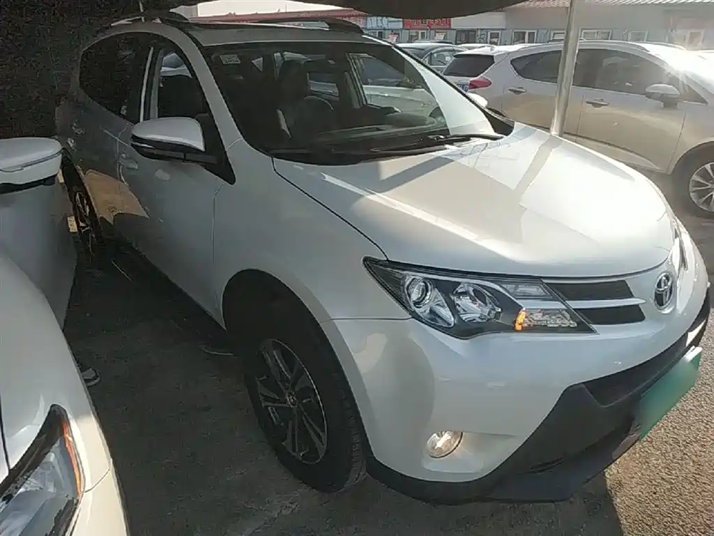 Toyota RAV4 2015 — фото 4