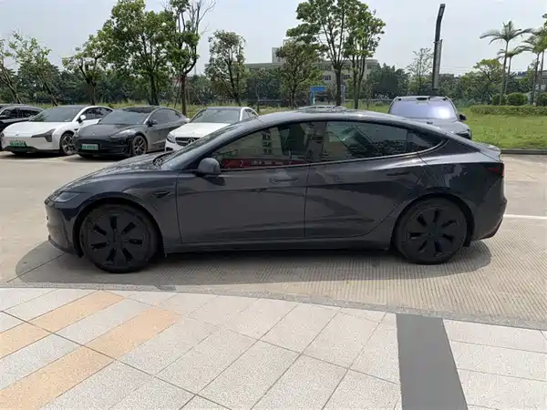 Tesla Model 3 2024
