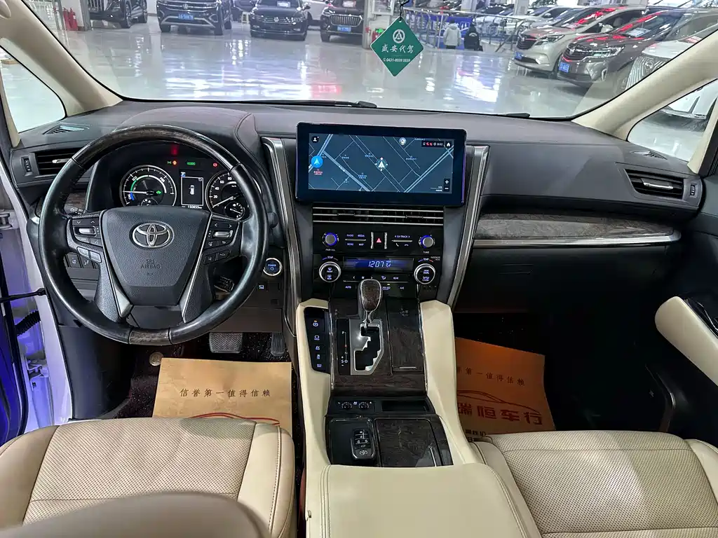 Toyota Alphard 2020 — фото 6